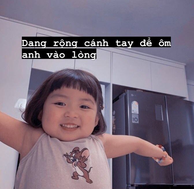 Meme dang tay ôm đẹp